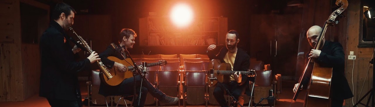 Les quatre musiciens de Tiger Moods en session